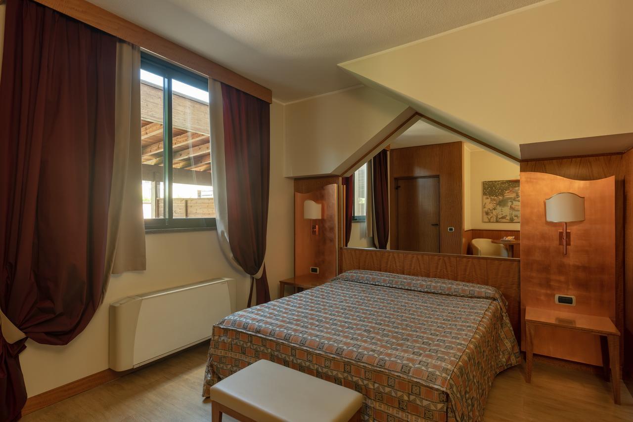 Hotel Motel Futura Paderno Dugnano Esterno foto