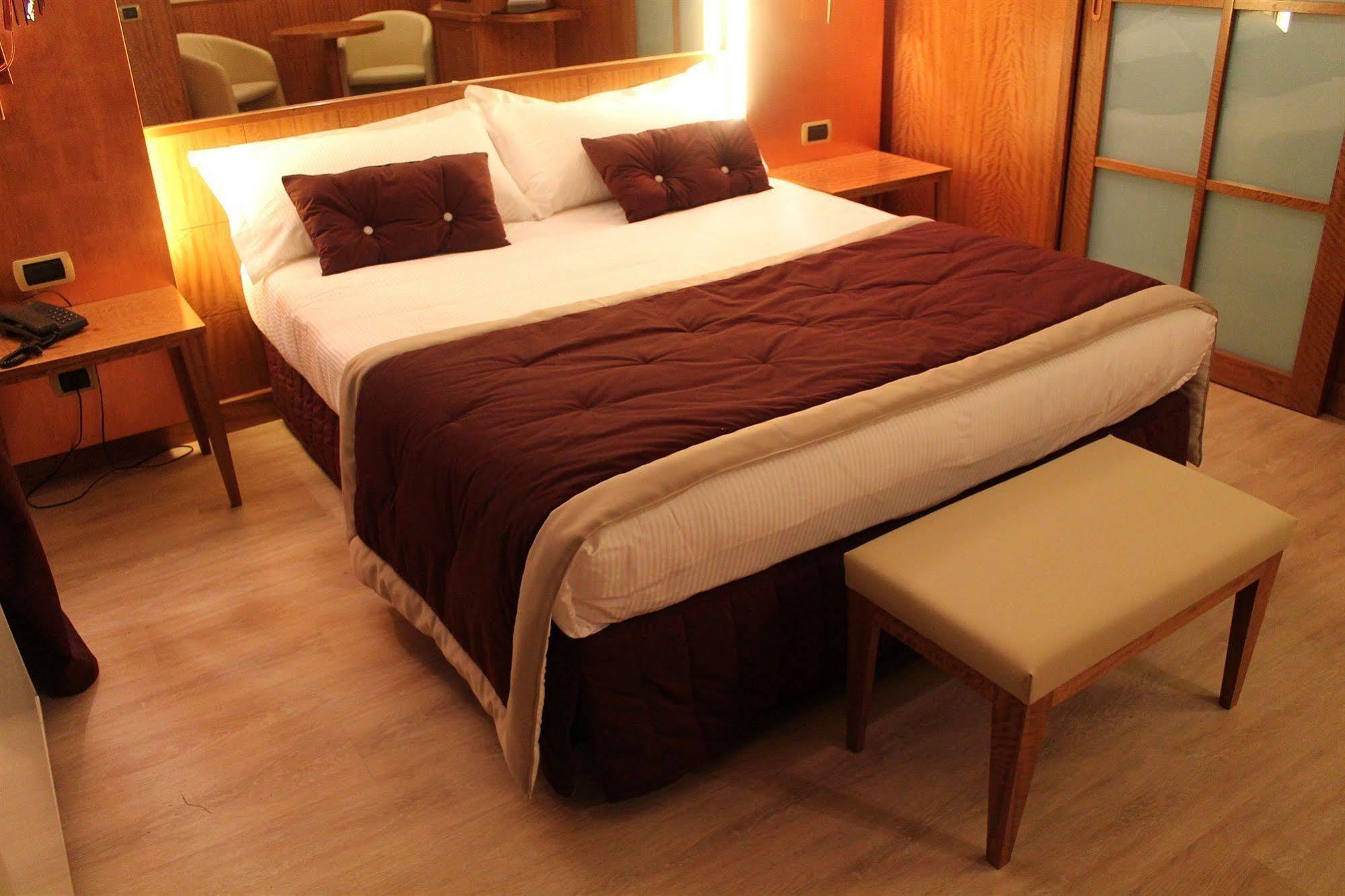 Hotel Motel Futura Paderno Dugnano Esterno foto