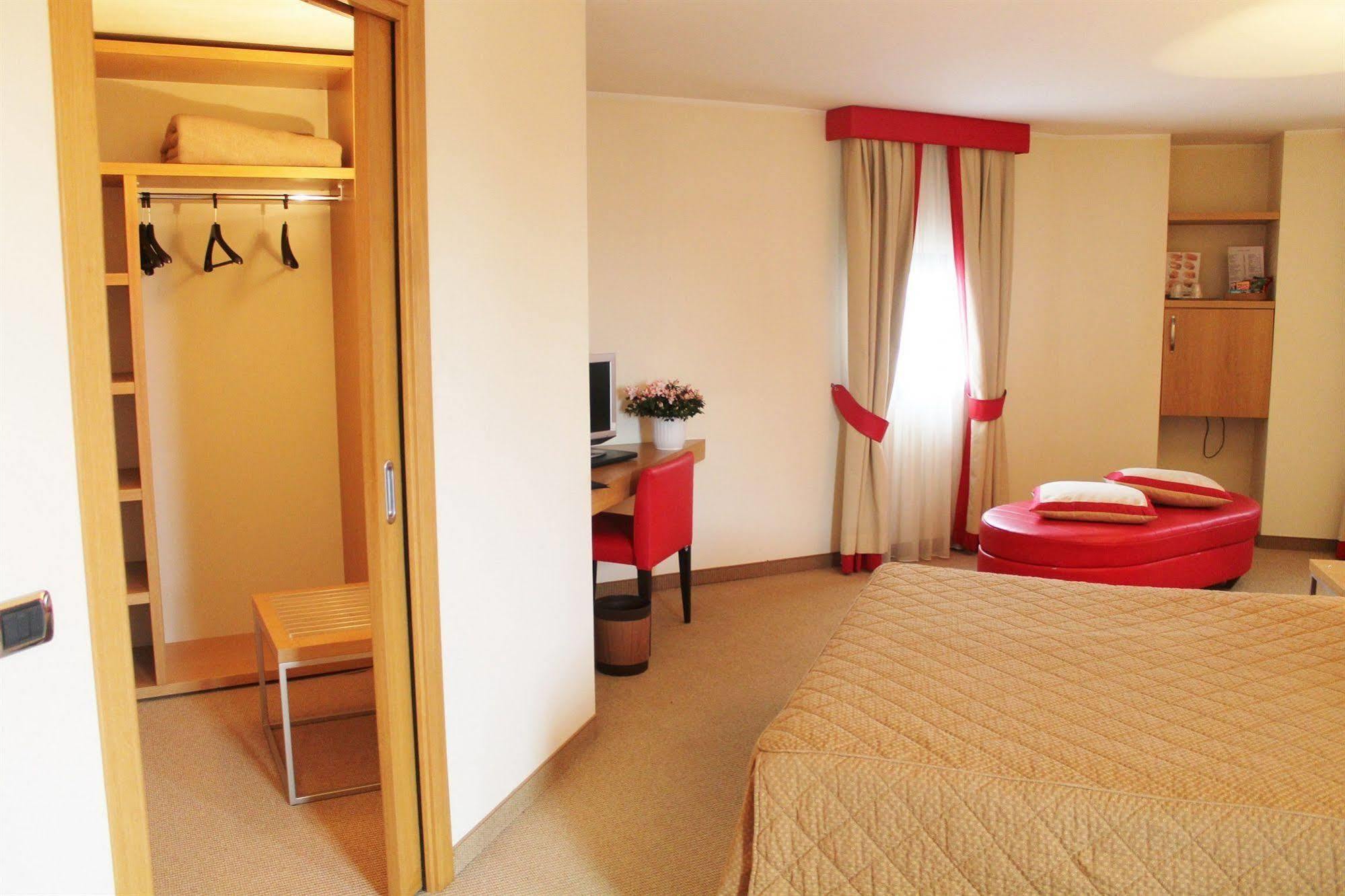 Hotel Motel Futura Paderno Dugnano Esterno foto
